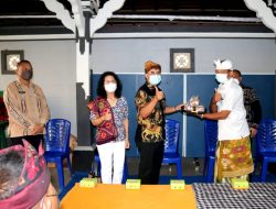 Wali Kota Kupang Serahkan Bantuan Perlengkapan Rumah Ibadah