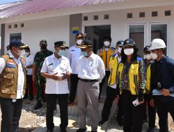 Menko PMK dan Wali Kota Tinjau Rumah Bantuan Korban Seroja