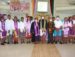 Ikut Kebaktian di Gereja “ARIT” Amabi Oefeto, Gubernur VBL : Pemerintah Harus Menjalankan Misi Kristus