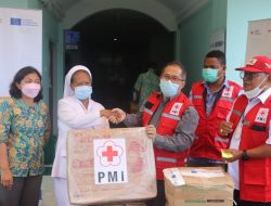 RS. St. Carolus Boromeus Dapat Bantuan Alkes dari PMI Kota Kupang