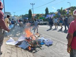 Simpatisan Jeriko Demo di Muscab Demokrat NTT, Kecam Pemecatan Masal Ketua DPAC