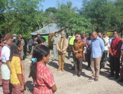 Bupati Korinus Dampingi Gubernur VBL Hadiri Ibadah Minggu Pentekosta di GMIT Siloam Retraen