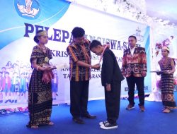 Wabup Kupang Lepas 38 Murid SD Kristen Hosana Angkatan XVI