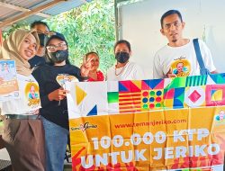 Dinilai Pro Rakyat, PKL Depan RS Siloam Serahkan KTP Dukung Jeriko