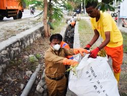 WoW, Pj Wali Kota Kupang Pimpin Jajaran Masuk Got Jam 5 Subuh