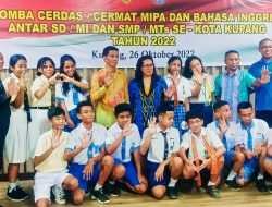 Kalahkan 26 Tim, SMPK St. Theresia Juara Satu Lomba Cerdas Cermat se-Kota Kupang