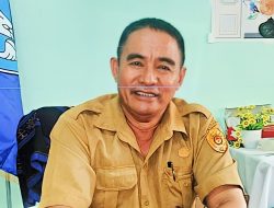 Jaga Kebersihan, SMPN 10 Lasiana Beri Sanksi Pungut Sampah Kepada Murid Terlambat