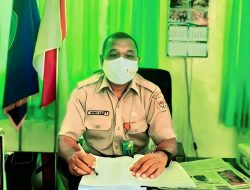 Gerakan Bersih – bersih 15 Menit Sebelum Masuk dan Pulang Jadi Strategi SDI Oesapa Kecil Jaga Kebersihan