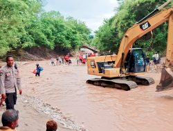 WoW, Polda NTT dan Polres Kupang Gerak Cepat Buka Jalur Alternatif di Jembatan Nunpisa