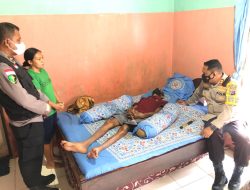 Beri Dukungan Kesembuhan, Kapolres Kupang Jenguk Langsung Anggota yang Sakit