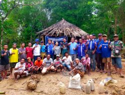 Demokrat Kabupaten Kupang dan dr. Stevi Harman Bedah Rumah Kakek 72 Tahun di Takari