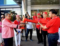 Pj Wali Kota Kupang Lepas Peserta Lomba Lari Obor Pattimura