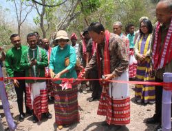 Bupati Kupang Hadiri Syukuran Pembukaan Jalan Baru di GMIT Betel Tanini
