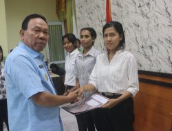 Serahkan SK, Bupati Kupang Minta 65 Penyuluh KB Jadi Teladan Masyarakat