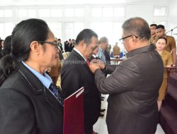 436 PNS Pemkot Kupang Terima Penghargaan Satyalancana Karya Satya