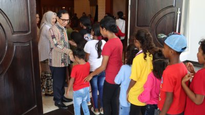 Rayakan Natal, Pj Gubernur NTT Berbagi Kasih dengan Masyarakat Tidak Mampu