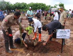 Pj. Gubernur NTT Ayodhia Kalake Tanam Pohon Serentak Seluruh Indonesia