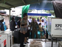 Pj Gubernur NTT Coblos Pemilu 2024 di TPS 010 Oebobo Kota Kupang