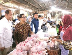 Stabilkan Harga Komoditi, Pj Gubernur NTT Kunjungi Pasar Inpres Naikoten