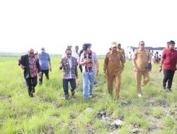 Kunker di Sumba ,Pj. Gubernur NTT Tinjau Rencana Lokasi Pembangunan PLTS