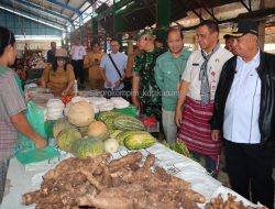 Sidak Pasar Oebobo , Pj Wali Kota Kupang Imbau Masyarakat Tidak Panic Buying