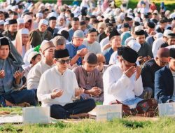 Pj Gubernur NTT Sholat Idul Fitri 1445 H di Alun-alun Rujab