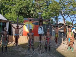 WoW, Prosesi Jalan Salib GMIT Fatusion Siki Berpakaian Adat Timor