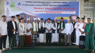 Pj Bupati Pantau Sholat Idul Fitri di Masjid Agung Darul Hidayah Naibonat