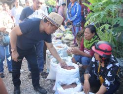 Cegah Inflasi, Pj Bupati Kupang Tinjau Aktivitas Dagang di Pasar Lili