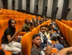 WoW, Mahasiswa Jurnalistik UNWIRA Kupang Nobar Film Horor Sambil Ujian