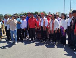 Ribuan Pendukung Antar Jeriko -Adinda Daftar ke KPU, Massa Bilang “Gas”