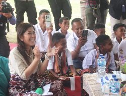 Perdana Pasca Dilantik, Menteri Komunikasi dan Digital Kunker di SMPN 6 Amarasi 