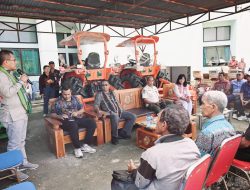 Targetkan Swasembada Pangan, Bupati Kupang Serahkan 15 Hand Traktor dan Pompa Air ke Petani