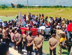 Ratusan Warga Ex Tim-Tim “Turun ke Jalan” Tolak Relokasi ke Perumahan 2100, 