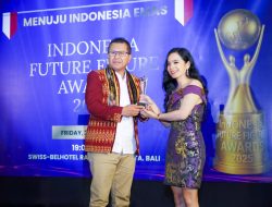 Sukses 100 Hari Kerja, Bupati Kupang Raih Penghargaan Indonesia Future Figure Award 2025