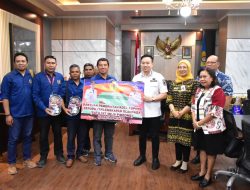 Ajak Wartawan Jaga Kesehatan, Pemkot Kupang Serahkan Meja Pingpong untuk PWI NTT 