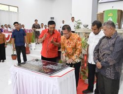Bupati Kupang Tandatangani Prasasti Renovasi Gereja Getsemani Tarus Timur 