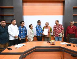 Keluarga Bait dan Manbait Serahkan Tanah HGU Sasando ke Pemkab Kupang 