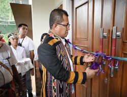 Bupati Kupang Resmikan Gedung Baru Kantor Desa Besmarak 