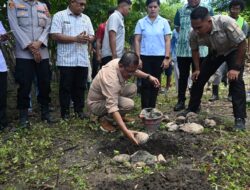Bupati Kupang Letakan Batu Permata Pembangunan Dapur MBG Terpencil di Oelatimo
