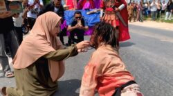 MENGHARUKAN! Muslimah Beri Minum Pemeran Yesus di Prosesi Paskah Kabupaten Kupang