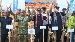Bupati Yosef Lede Hadiri Panen Raya Jagung di Lapas Kelas IIA Kupang 