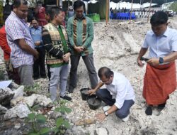 Bupati Kupang Letakan Batu Pertama Pembangunan Tongkonan Keluarga Toraja di Tarus