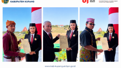 HUT RI ke-81, Kantah Kabupaten Kupang Serahkan Sertifikat Tanah ke Pemkab dan Pemprov NTT