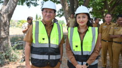 Bupati Kupang Letakkan Batu Pertama Pembangunan Perumahan Kejari di Oelamasi